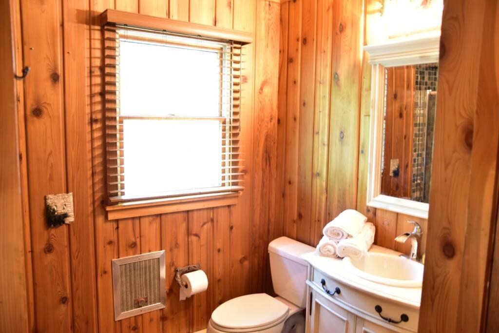 Quiet And Comfy 3Bed/2Bath - Chalet With Hot Tub. Cedar 外观 照片