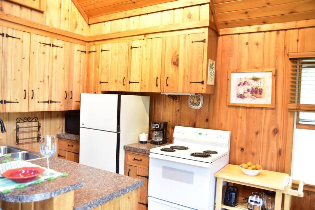 Quiet And Comfy 3Bed/2Bath - Chalet With Hot Tub. Cedar 外观 照片