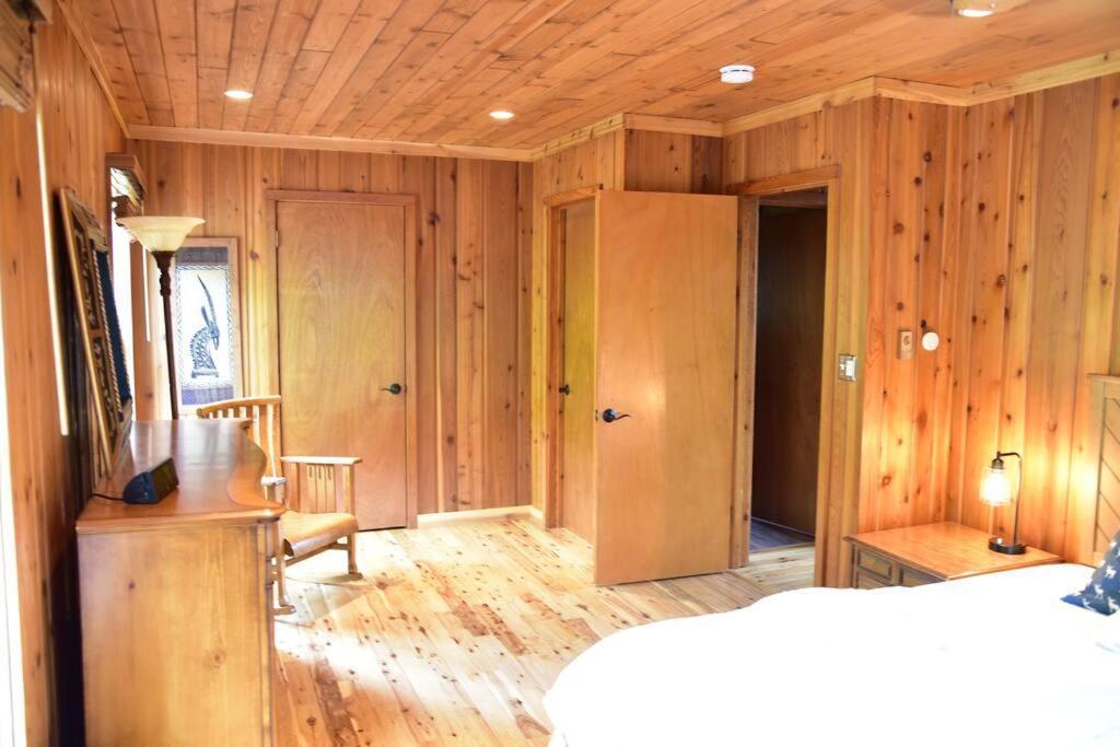 Quiet And Comfy 3Bed/2Bath - Chalet With Hot Tub. Cedar 外观 照片