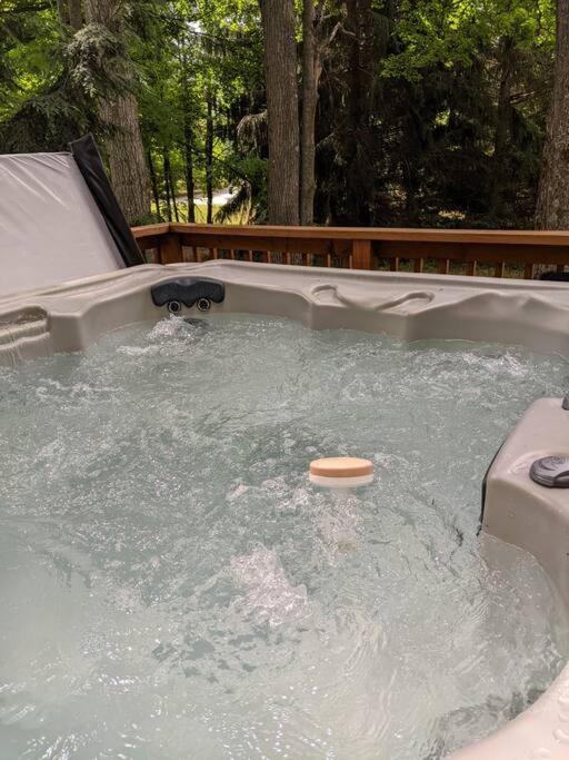 Quiet And Comfy 3Bed/2Bath - Chalet With Hot Tub. Cedar 外观 照片