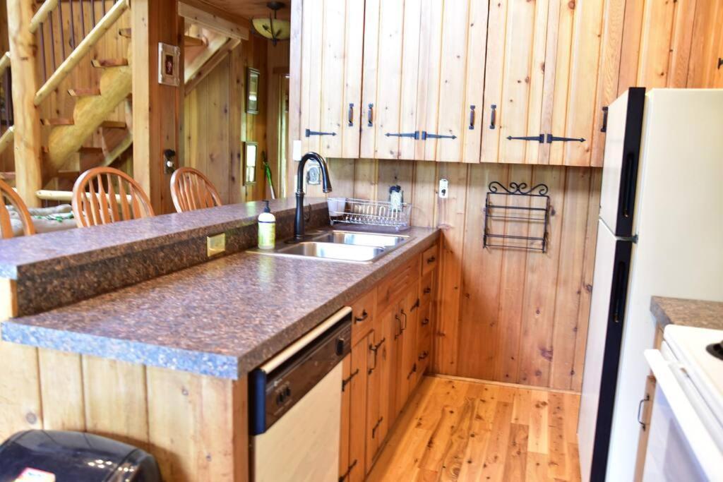 Quiet And Comfy 3Bed/2Bath - Chalet With Hot Tub. Cedar 外观 照片